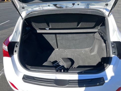 Used 2016 Hyundai Elantra GT FWD image 18