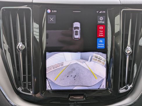 Used 2025 Volvo XC60 B5 Core AWD/4WD image 22