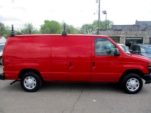 Used 2011 Ford E-150 and Econoline 150 w/ Commercial Cargo Van Pkg image 2