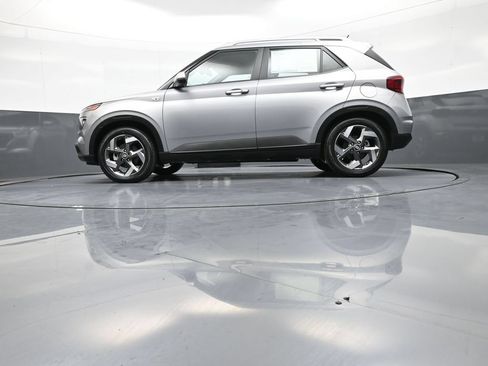Certified 2024 Hyundai Venue SEL FWD image 33