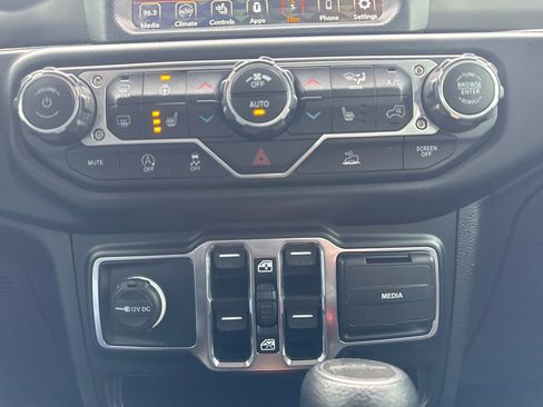 Used 2021 Jeep Gladiator Sport image 21