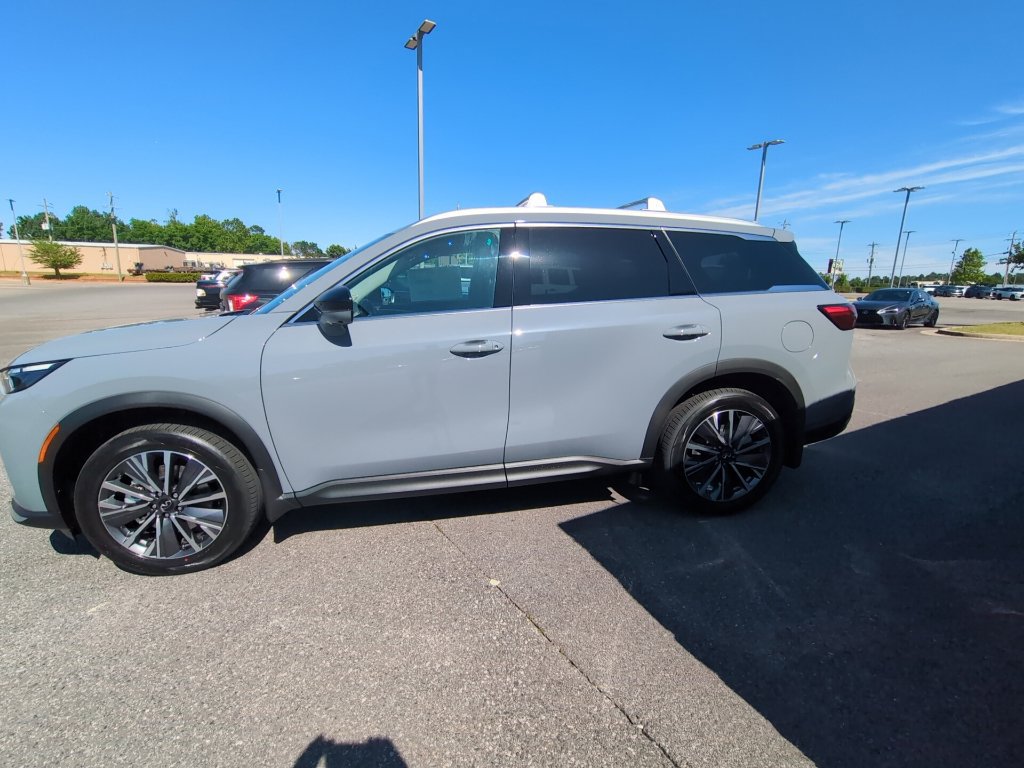Certified 2027 INFINITI QX60 Luxe w/ Cargo Package FWD image 7