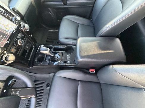 Used 2020 Toyota 4Runner TRD Off-Road Premium AWD/4WD image 18