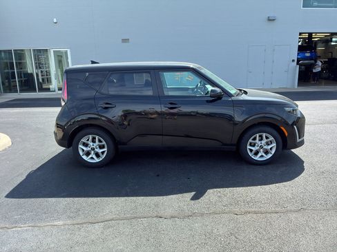 Used 2025 Kia Soul LX w/ LX Technology Package FWD image 7