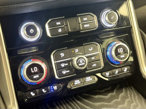 Used 2023 GMC Yukon Denali RWD image 16