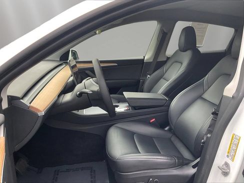 Used 2024 Tesla Model Y Long Range AWD/4WD image 21