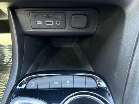 Used 2021 Buick Encore GX Select w/ Advanced Technology Package image 28