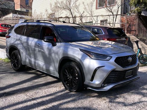 Used 2024 Toyota Highlander XSE image 6