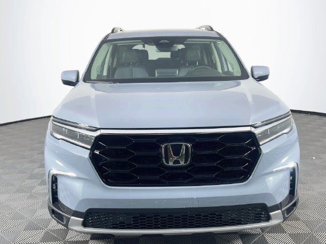 Used 2025 Honda Pilot Touring image 3