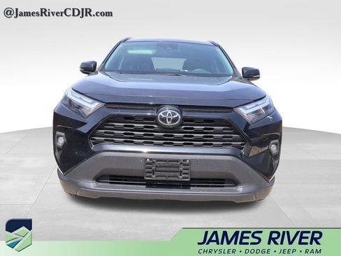 Used 2023 Toyota RAV4 XLE Premium AWD/4WD image 5