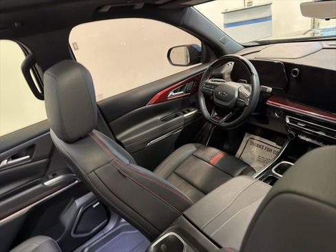 Used 2024 Chevrolet Traverse RS image 29