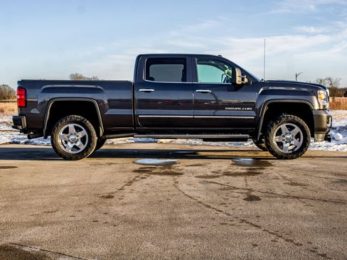 Used 2015 GMC Sierra 2500 Denali w/ Duramax Plus Package image 2