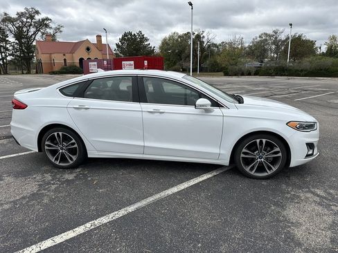 Used 2019 Ford Fusion Titanium image 10