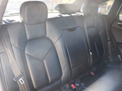 Used 2017 Porsche Macan image 38