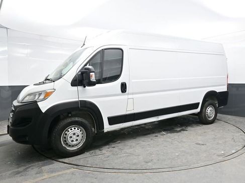Used 2024 RAM ProMaster 2500 w/ Convenience Group FWD image 3