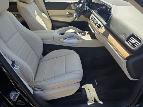 Used 2020 Mercedes-Benz GLE 350 4MATIC image 3