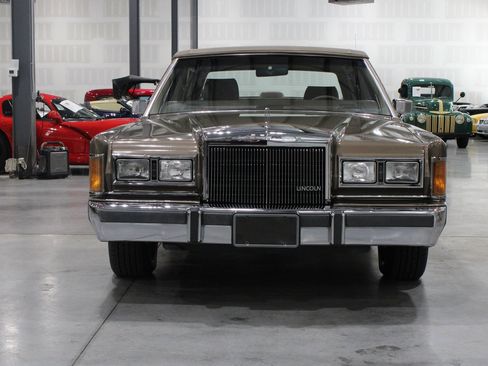 Used 1989 Lincoln Town Car RWD image 27