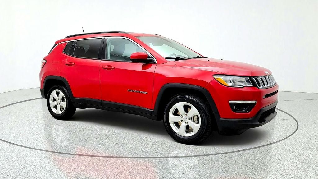 Used 2019 Jeep Compass Latitude FWD image 3