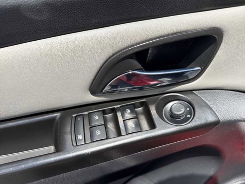 Used 2014 Chevrolet Cruze LS FWD image 14