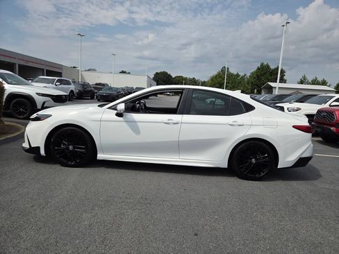 Used 2025 Toyota Camry SE w/ Convenience Package FWD image 4
