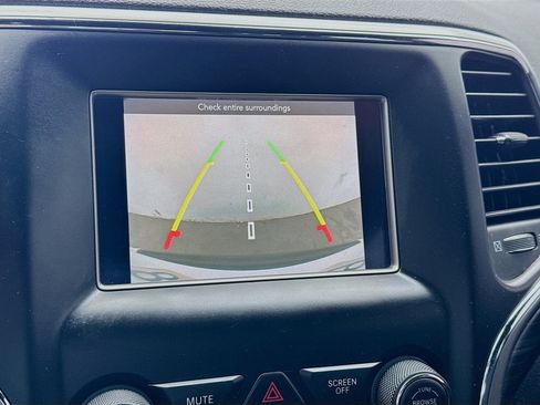 Used 2019 Jeep Grand Cherokee Laredo image 10