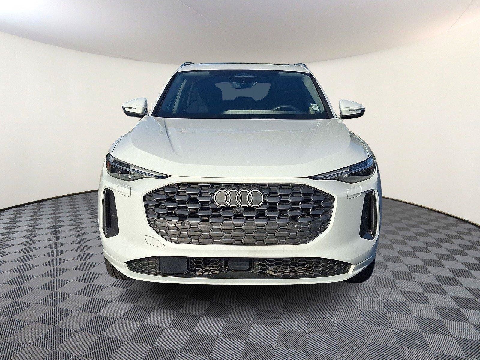 Used 2025 Audi Q5 Premium w/ Premium Plus AWD/4WD image 2