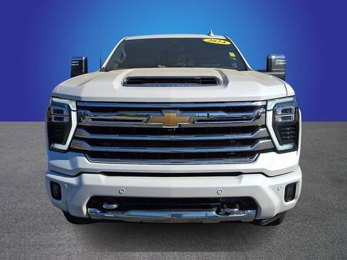 Used 2024 Chevrolet Silverado 2500 High Country w/ High Country Premium Package AWD/4WD image 2