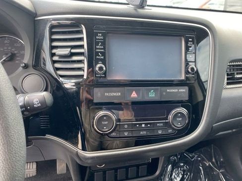 Used 2018 Mitsubishi Outlander ES AWD/4WD image 14