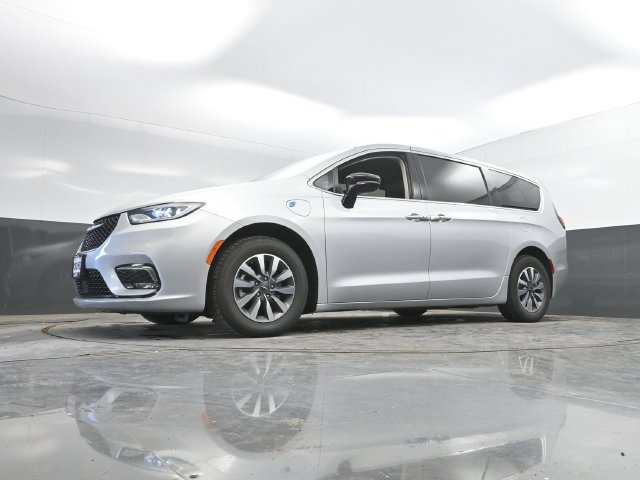 Used 2024 Chrysler Pacifica Limited FWD image 49