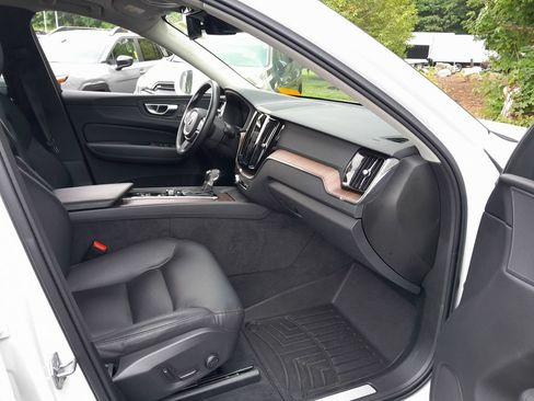 Used 2021 Volvo XC60 T5 Momentum w/ Premium Package AWD/4WD image 37