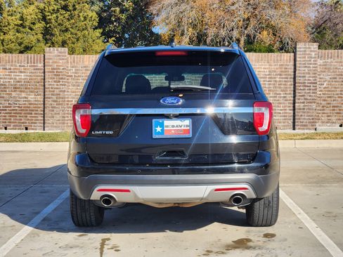 Used 2017 Ford Explorer Limited w/ Equipment Group 301A image 7