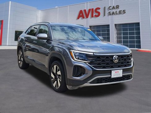 Used 2025 Volkswagen Atlas Cross Sport SE FWD image 9