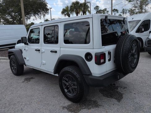 Used 2024 Jeep Wrangler Unlimited Sport AWD/4WD image 7