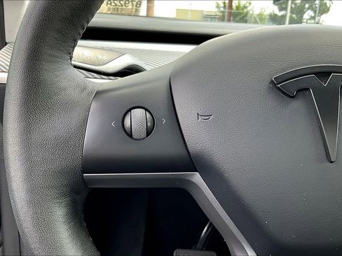 Used 2022 Tesla Model Y Long Range AWD/4WD image 9