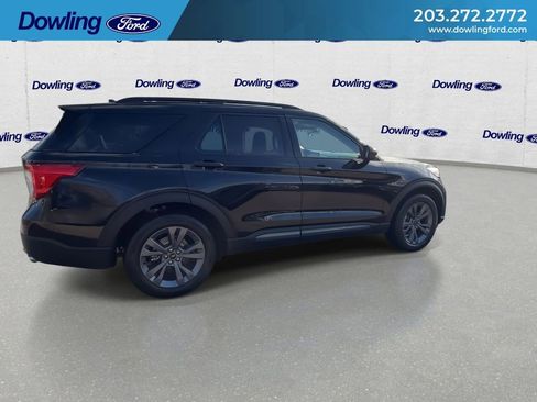Used 2022 Ford Explorer XLT w/ Equipment Group 202A image 3