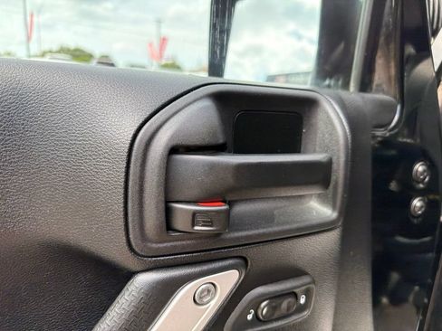 Used 2014 Jeep Wrangler Unlimited Rubicon w/ Connectivity Group AWD/4WD image 15