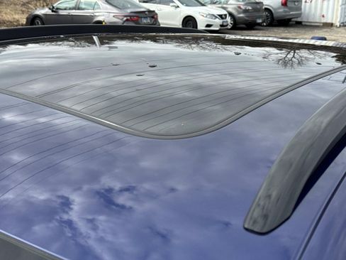 Used 2024 Porsche Macan image 11