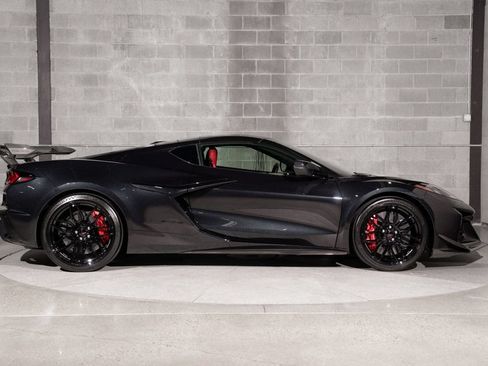 Used 2024 Chevrolet Corvette Z06 w/ Z07 Performance Package RWD image 10