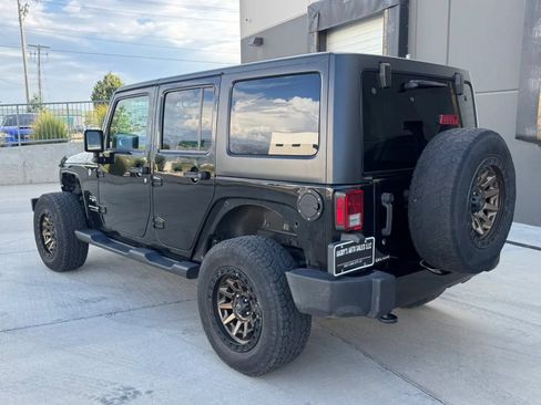 Used 2018 Jeep Wrangler Unlimited Sahara w/ Dual Top Group AWD/4WD image 3