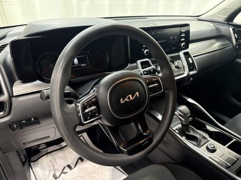 Used 2023 Kia Sorento LX FWD image 25