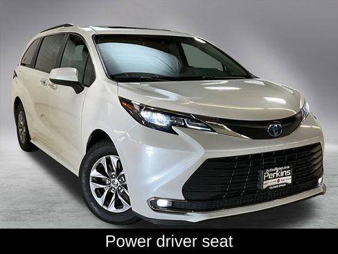 Used 2024 Toyota Sienna XLE image 6