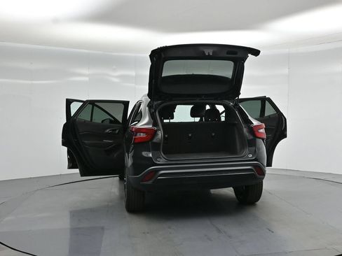 Used 2024 Chevrolet Trax RS w/ Sunroof Package FWD image 32