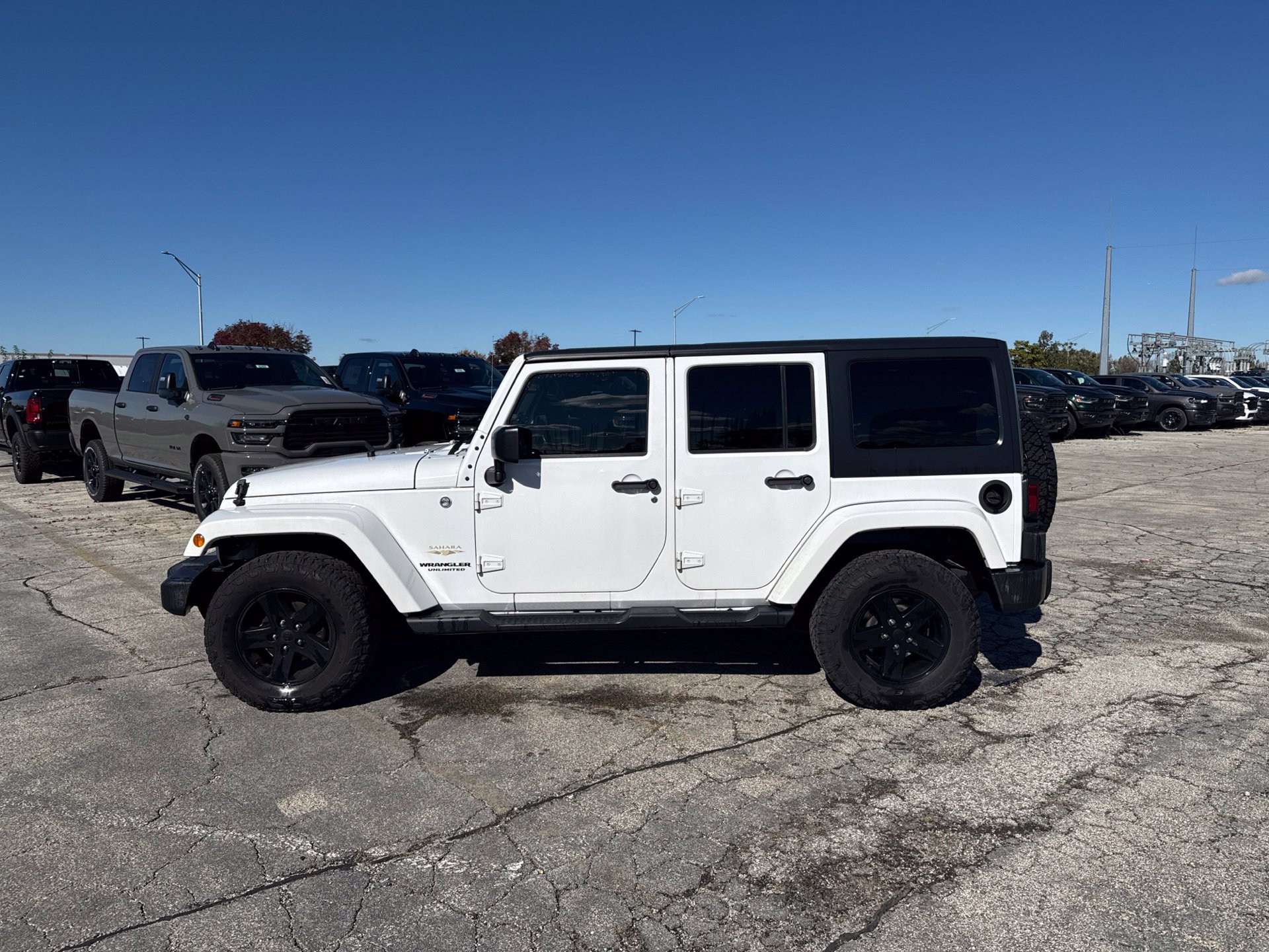 Used 2015 Jeep Wrangler Unlimited Sahara AWD/4WD image 11