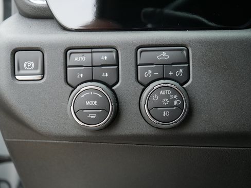 Certified 2026 Chevrolet Silverado 1500 RST AWD/4WD image 26