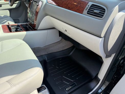 Used 2013 Chevrolet Avalanche LTZ image 65