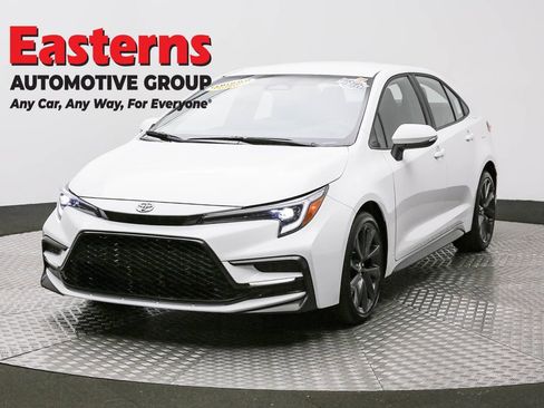 Used 2025 Toyota Corolla SE image 1