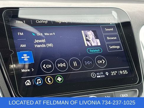 Used 2023 Chevrolet Equinox Premier image 13