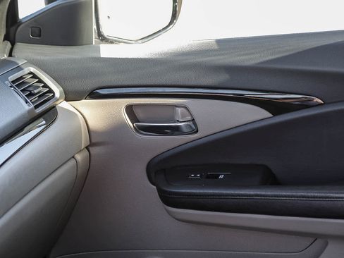 Used 2016 Honda Pilot Elite image 21