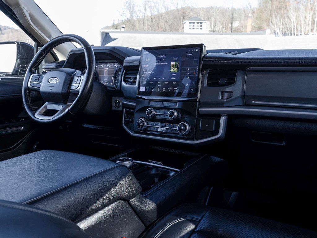 Used 2024 Ford Expedition XLT AWD/4WD image 27