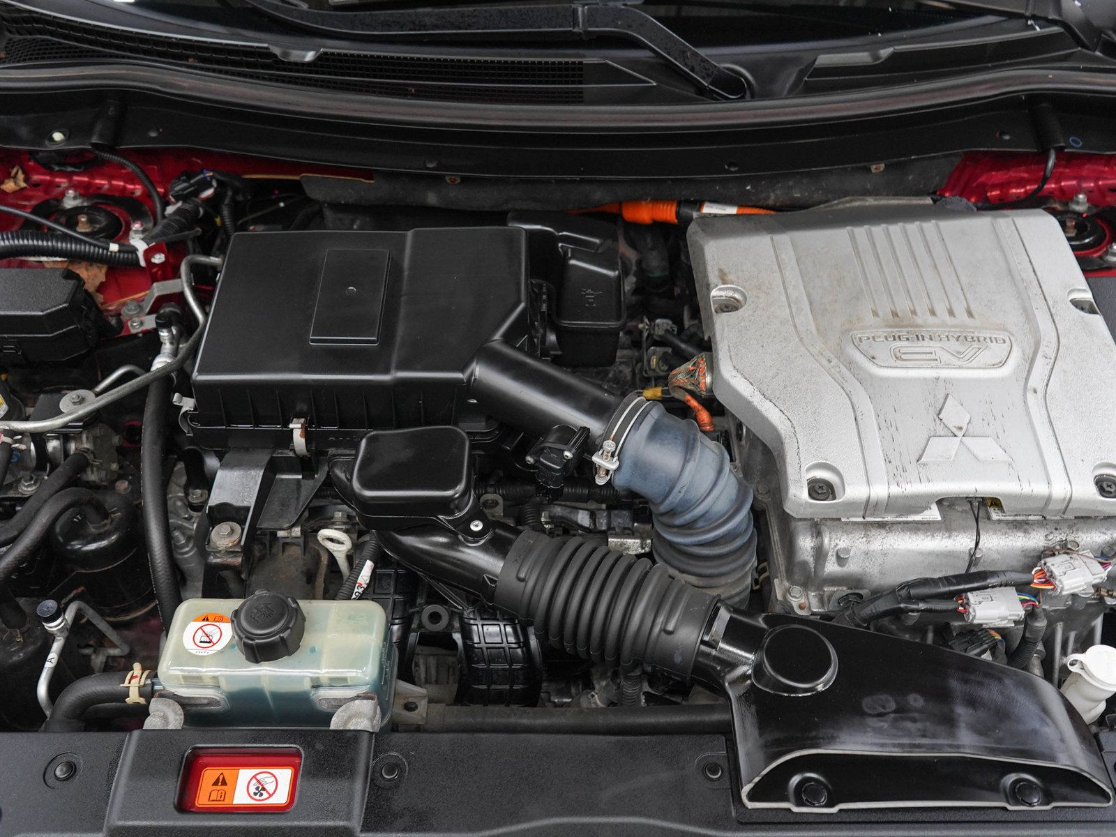 Used 2018 Mitsubishi Outlander 4WD Plug-In Hybrid image 31